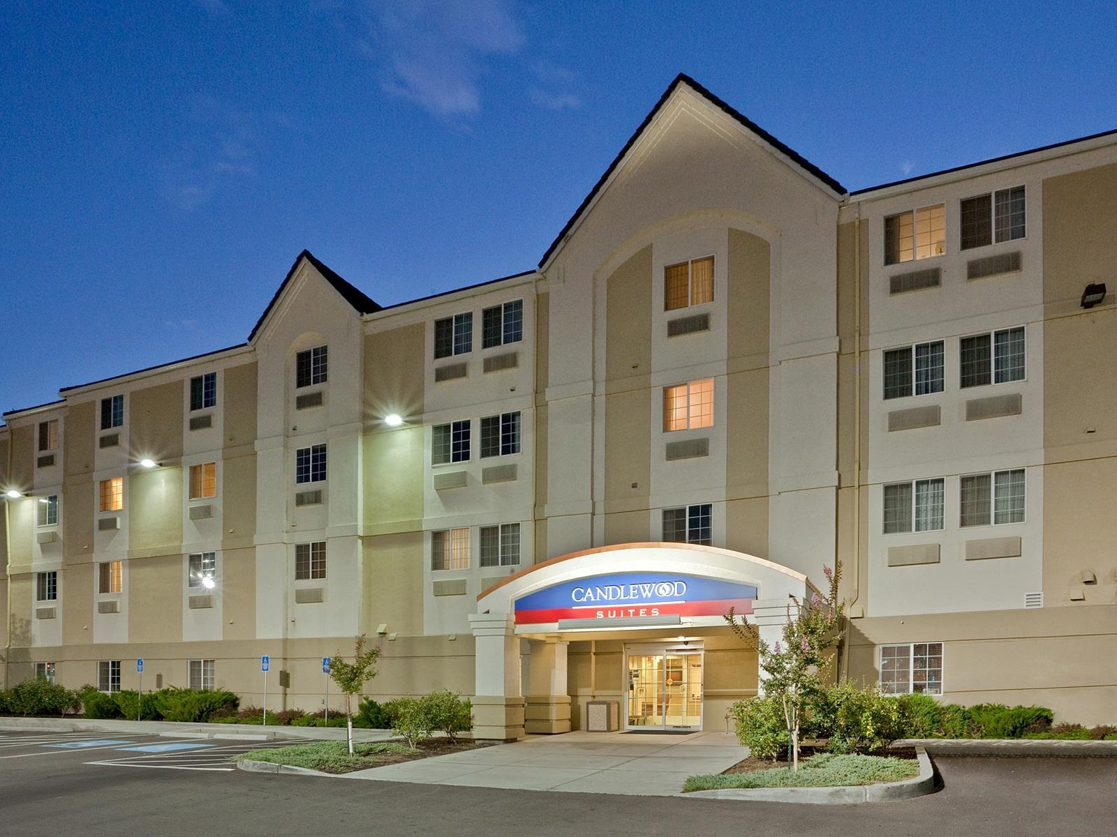 Candlewood Suites Medford By Ihg Exterior foto