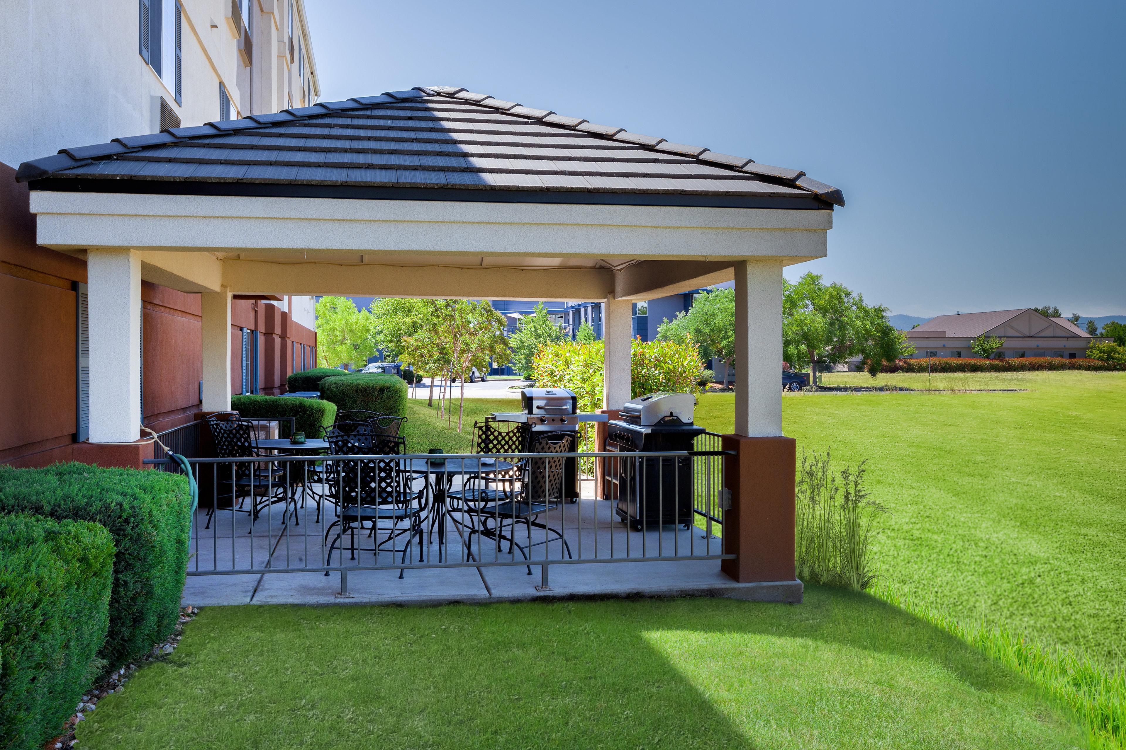 Candlewood Suites Medford By Ihg Exterior foto